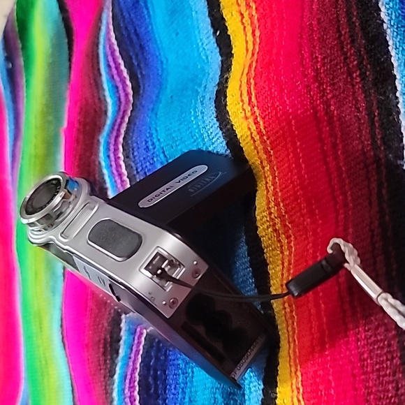 Digital Concepts handheld video camera- battery storage door is broken - Picture 4 of 4